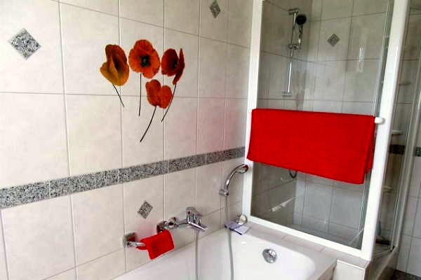 Dusche im Badezimmer